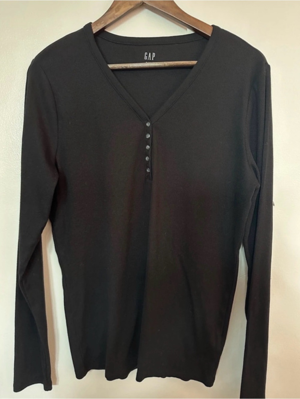 NWT GAP Black Long-Sleeve V-Neck Henley Top